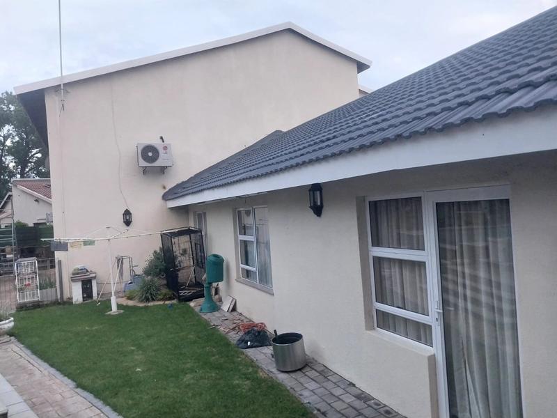 5 Bedroom Property for Sale in Vorna Valley Gauteng