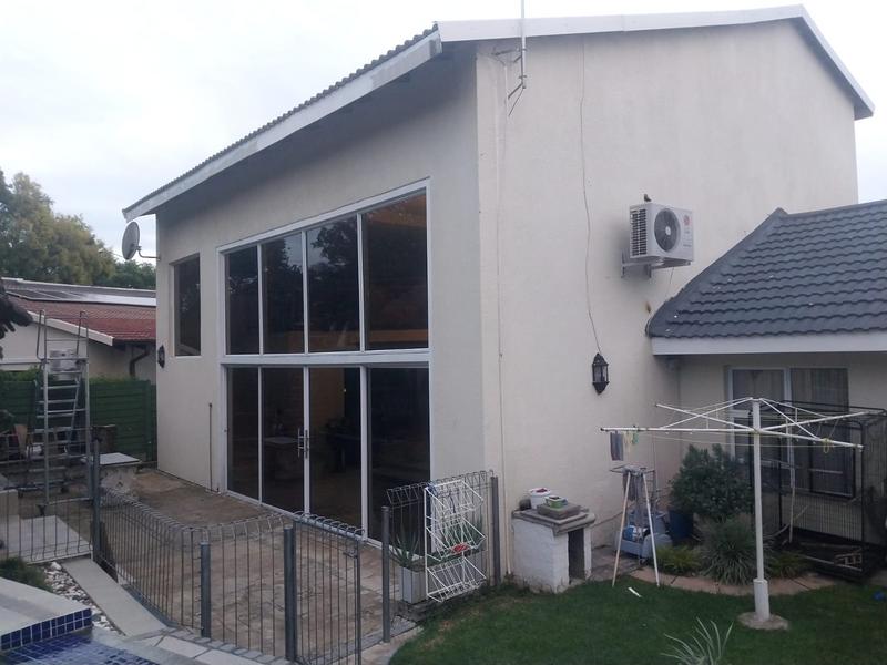 5 Bedroom Property for Sale in Vorna Valley Gauteng