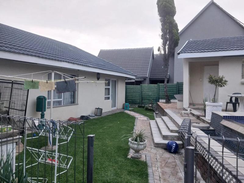 5 Bedroom Property for Sale in Vorna Valley Gauteng