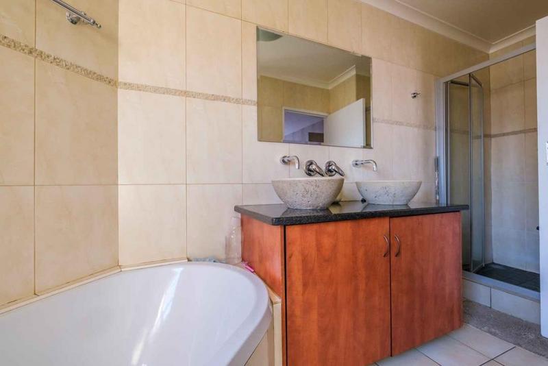 3 Bedroom Property for Sale in Bassonia Rock Gauteng