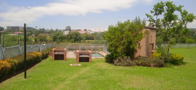 2 Bedroom Property for Sale in Erand Gardens Gauteng