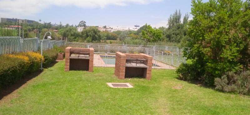 2 Bedroom Property for Sale in Erand Gardens Gauteng