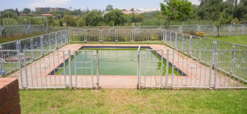 2 Bedroom Property for Sale in Erand Gardens Gauteng