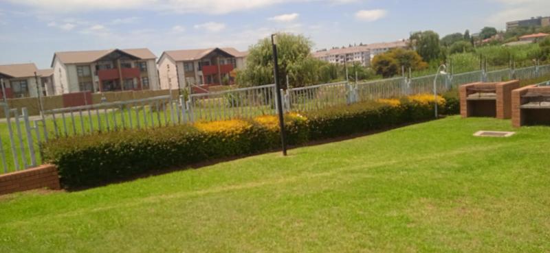 2 Bedroom Property for Sale in Erand Gardens Gauteng