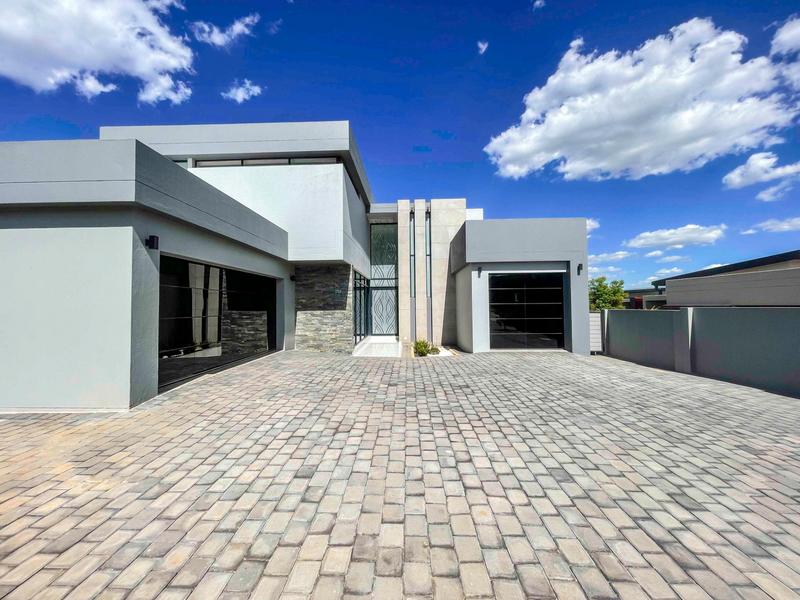 5 Bedroom Property for Sale in Midstream Ridge Gauteng