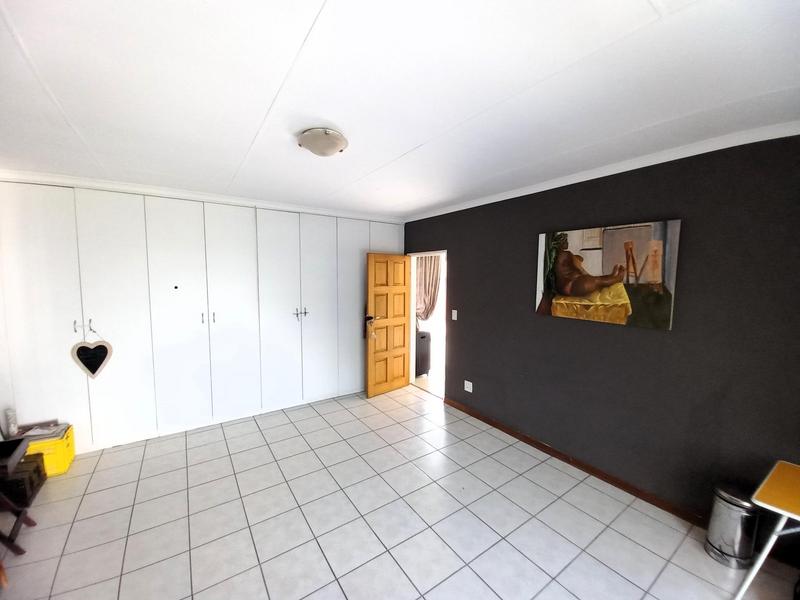 4 Bedroom Property for Sale in Dawnview Gauteng