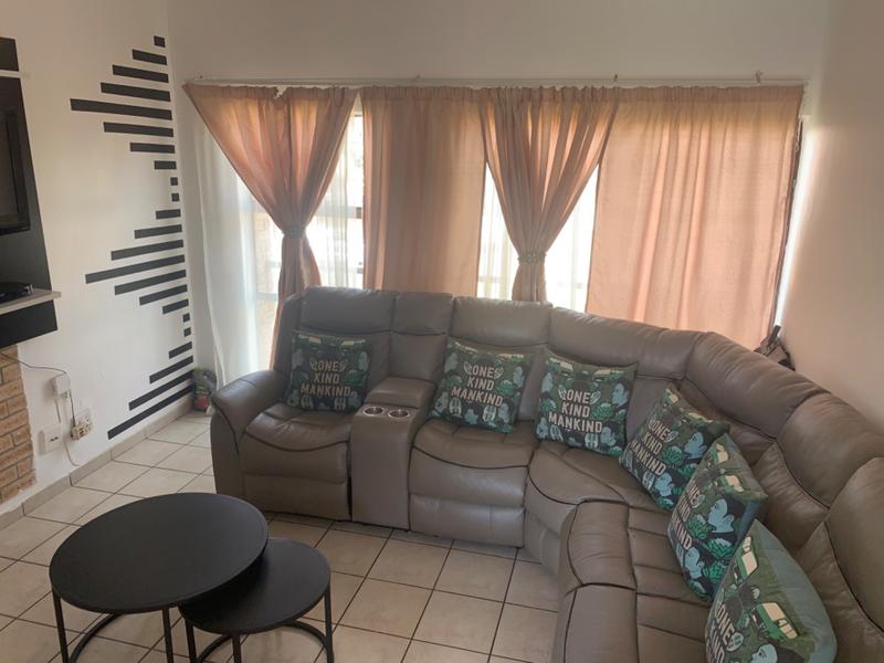 2 Bedroom Property for Sale in Dawn Park Gauteng