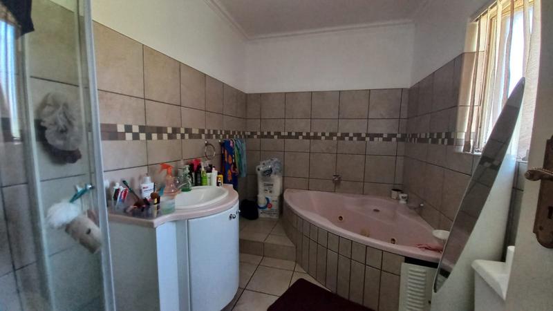 4 Bedroom Property for Sale in Esther Park Gauteng