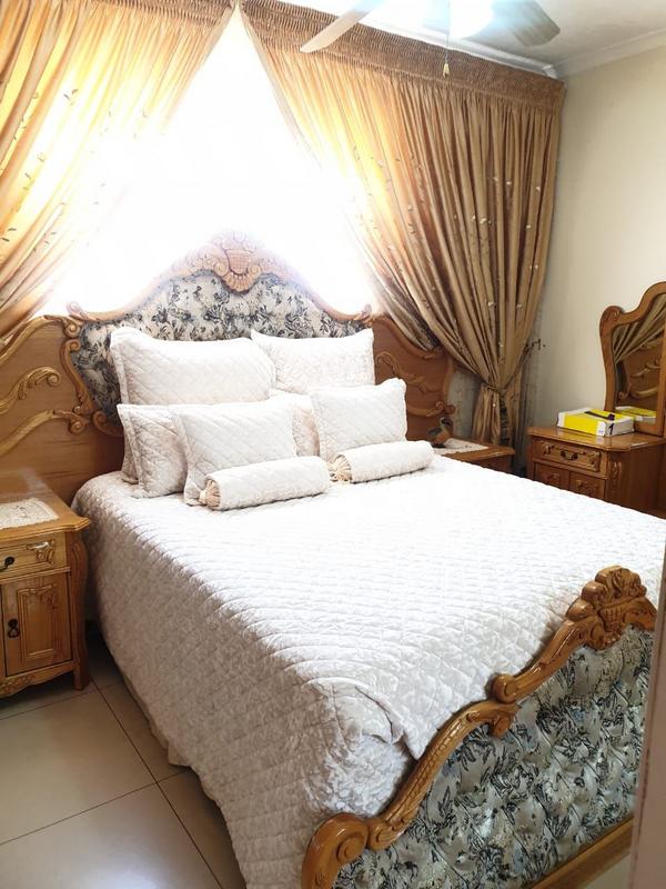 5 Bedroom Property for Sale in Lenasia Gauteng