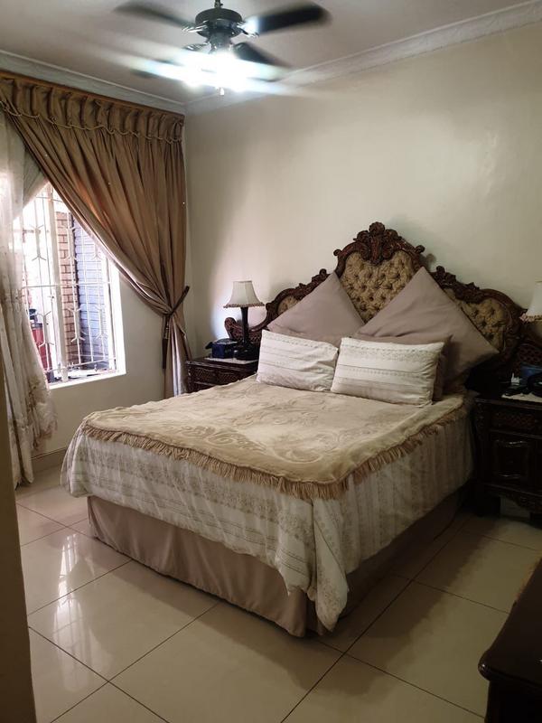 5 Bedroom Property for Sale in Lenasia Gauteng