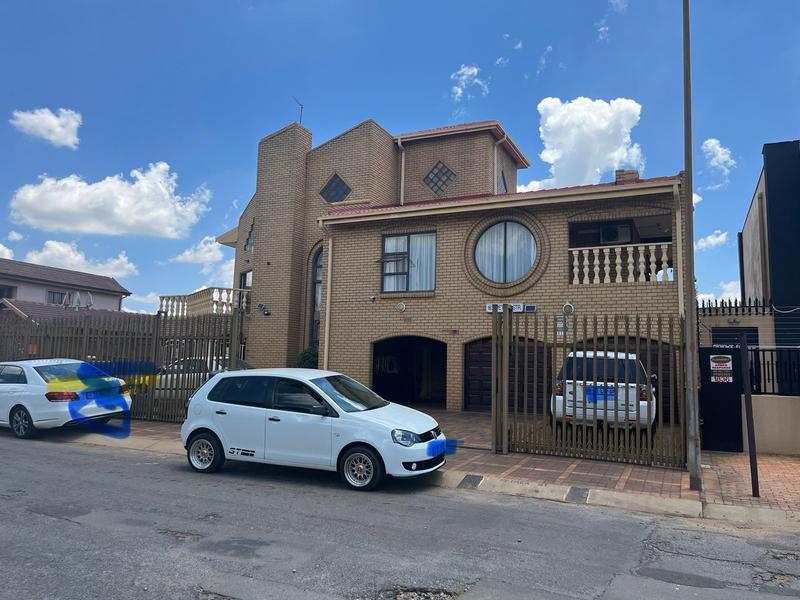 5 Bedroom Property for Sale in Lenasia Gauteng