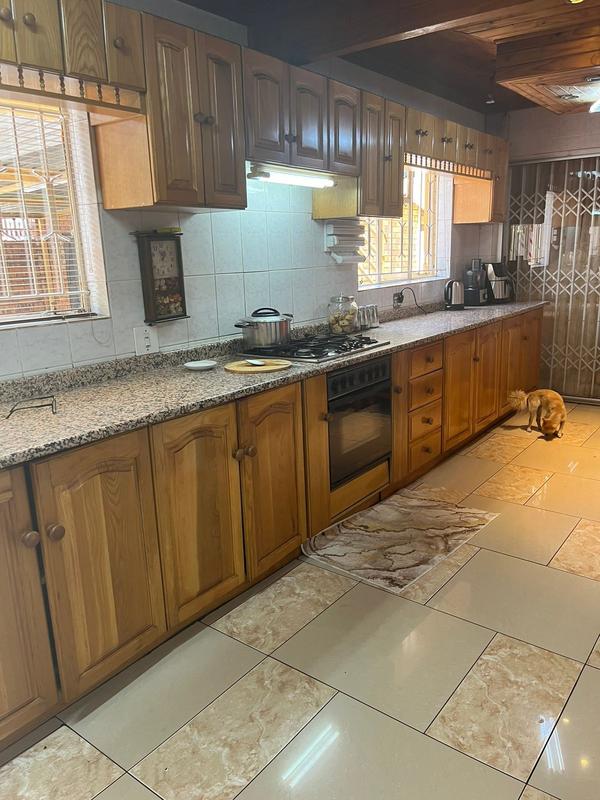 5 Bedroom Property for Sale in Lenasia Gauteng