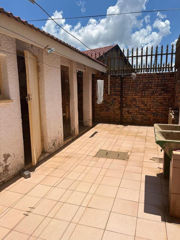 5 Bedroom Property for Sale in Lenasia Gauteng