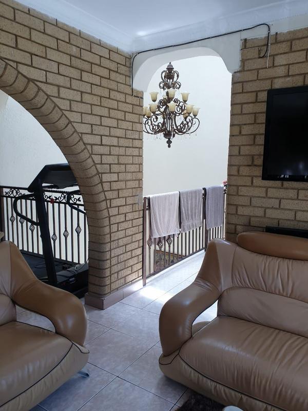 5 Bedroom Property for Sale in Lenasia Gauteng