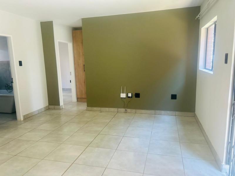 To Let 2 Bedroom Property for Rent in Diepkloof Gauteng