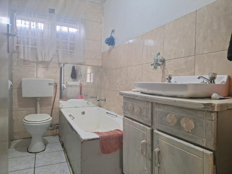 1 Bedroom Property for Sale in Strubenvale Gauteng