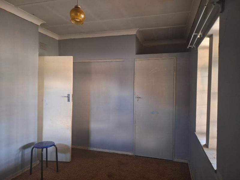1 Bedroom Property for Sale in Strubenvale Gauteng