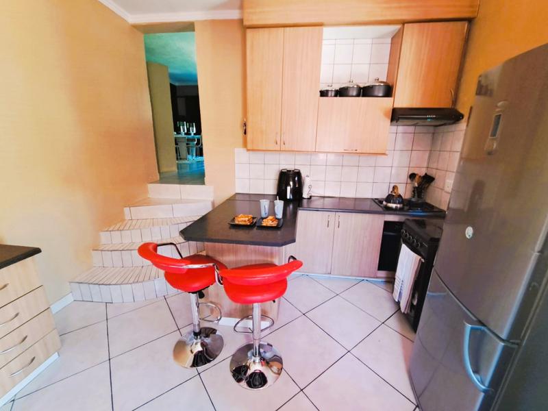 6 Bedroom Property for Sale in Heuweloord Gauteng