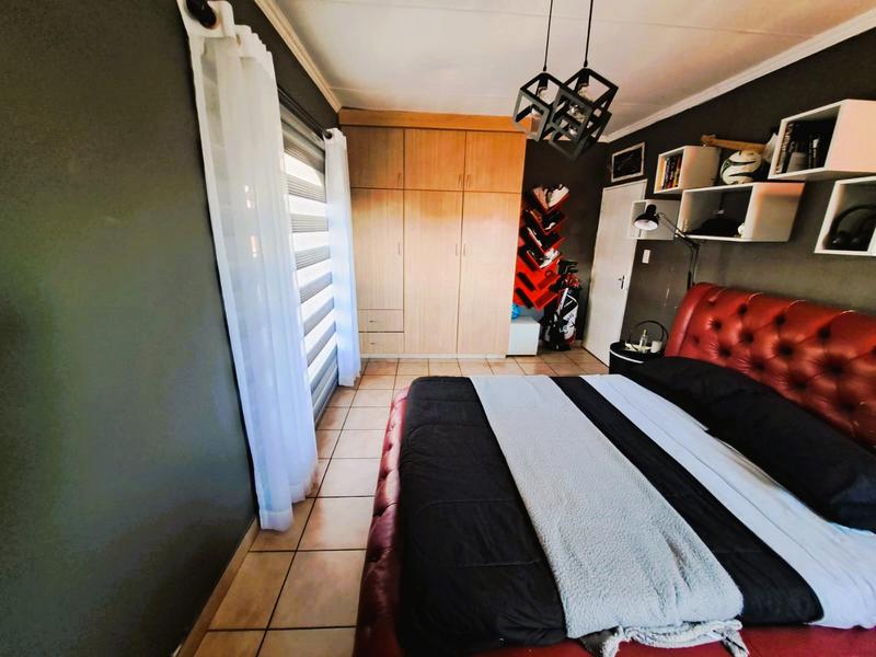 6 Bedroom Property for Sale in Heuweloord Gauteng