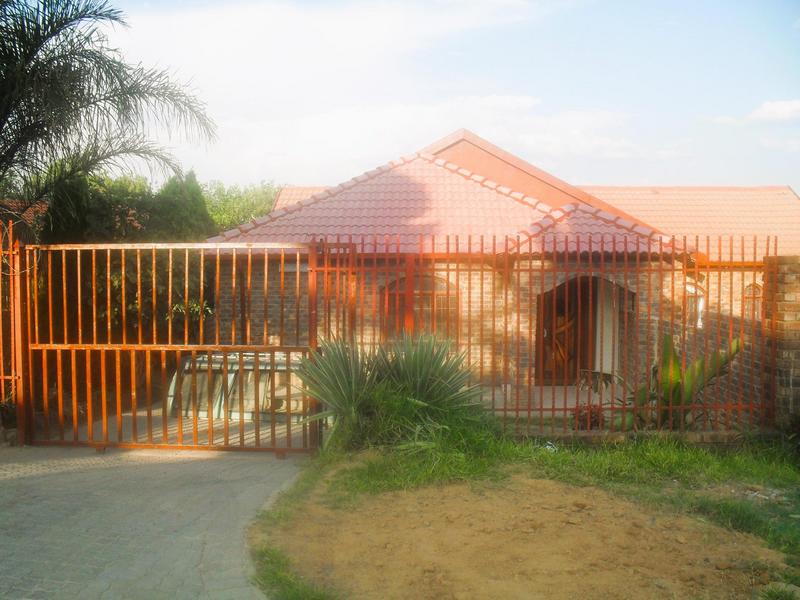 6 Bedroom Property for Sale in Heuweloord Gauteng