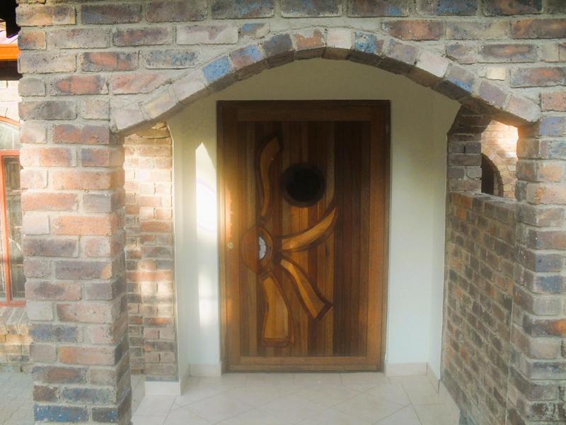 6 Bedroom Property for Sale in Heuweloord Gauteng