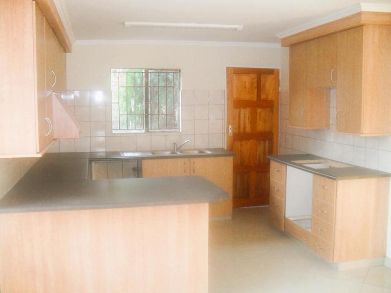 6 Bedroom Property for Sale in Heuweloord Gauteng