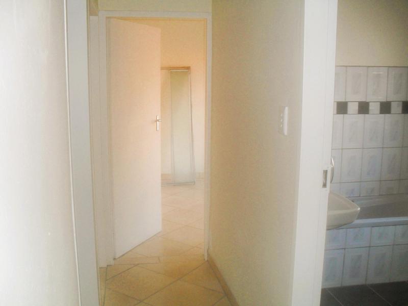 6 Bedroom Property for Sale in Heuweloord Gauteng