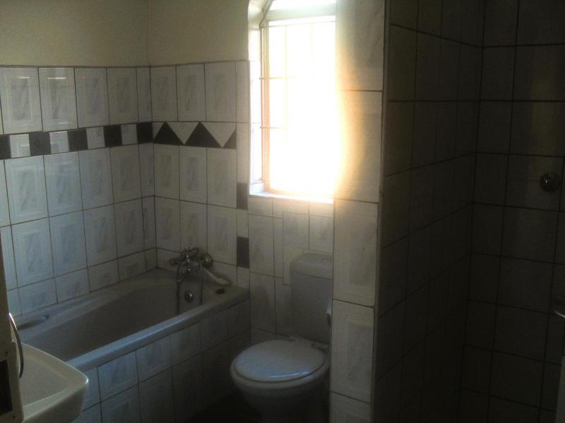 6 Bedroom Property for Sale in Heuweloord Gauteng