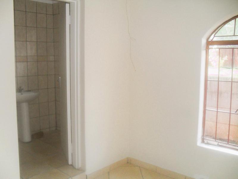 6 Bedroom Property for Sale in Heuweloord Gauteng