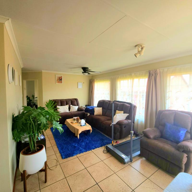 2 Bedroom Property for Sale in The Reeds Gauteng