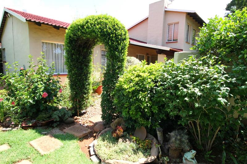 4 Bedroom Property for Sale in Eldoraigne Gauteng