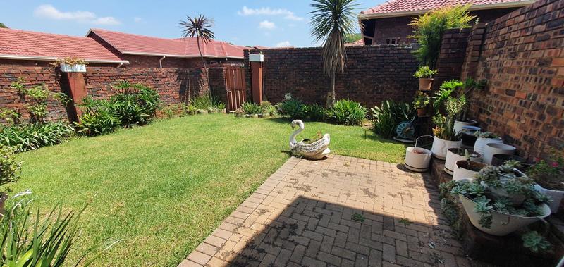 3 Bedroom Property for Sale in Faerie Glen Gauteng