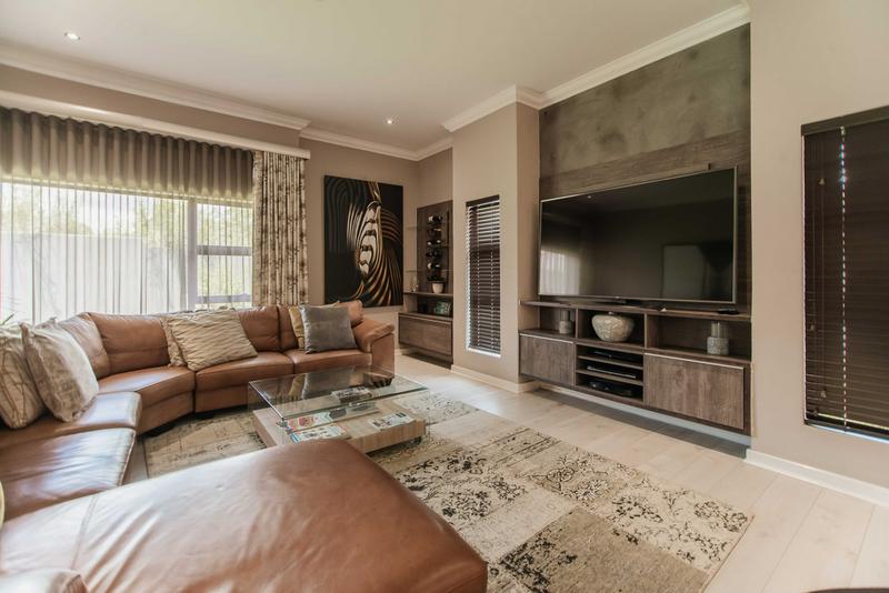 5 Bedroom Property for Sale in Copperleaf Estate Gauteng