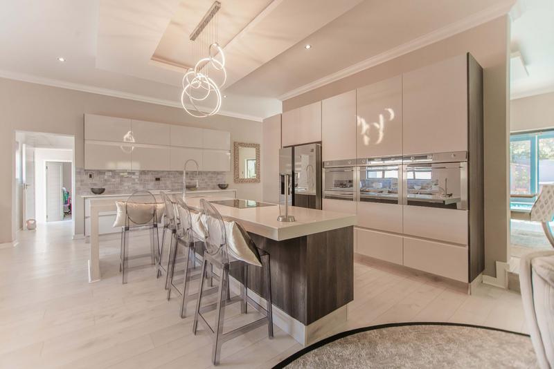 5 Bedroom Property for Sale in Copperleaf Estate Gauteng
