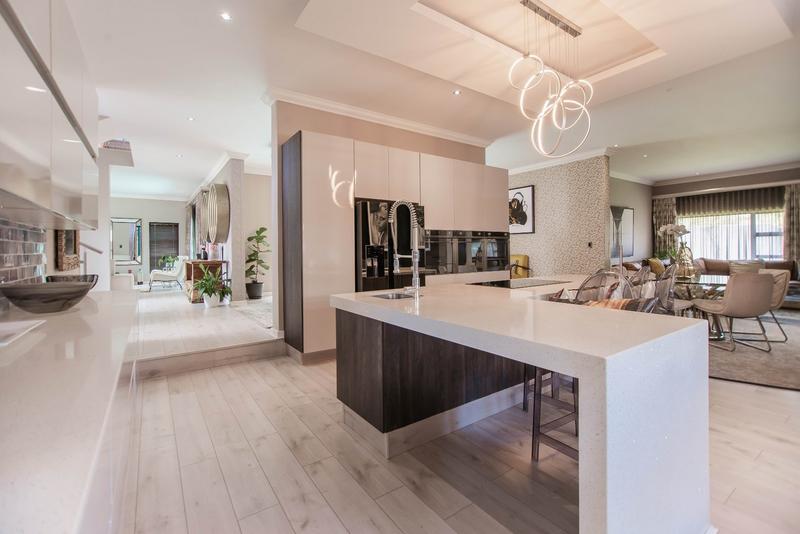 5 Bedroom Property for Sale in Copperleaf Estate Gauteng
