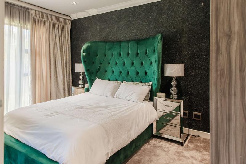 5 Bedroom Property for Sale in Copperleaf Estate Gauteng
