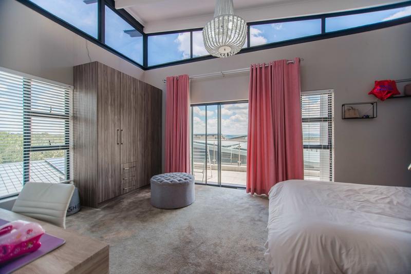 5 Bedroom Property for Sale in Copperleaf Estate Gauteng