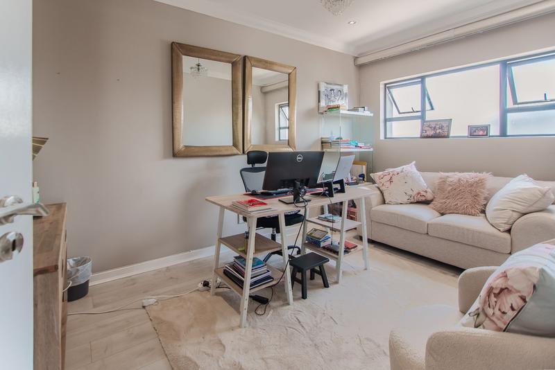 5 Bedroom Property for Sale in Copperleaf Estate Gauteng
