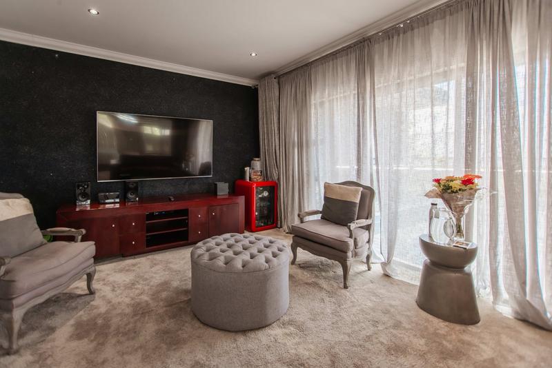 5 Bedroom Property for Sale in Copperleaf Estate Gauteng