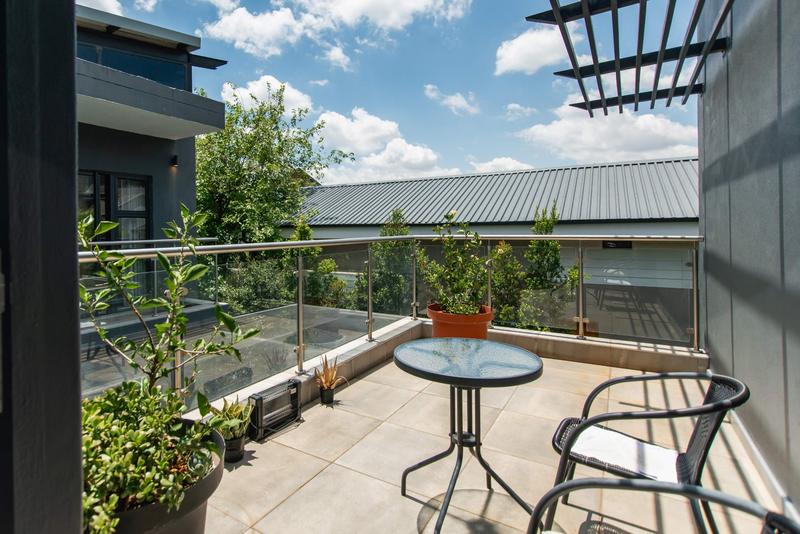 5 Bedroom Property for Sale in Copperleaf Estate Gauteng