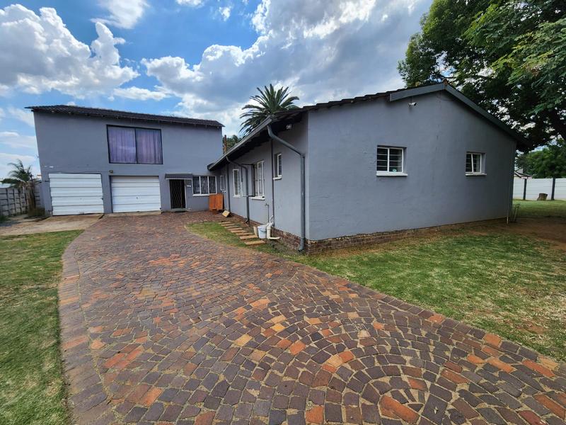 5 Bedroom Property for Sale in Bonaero Park Gauteng