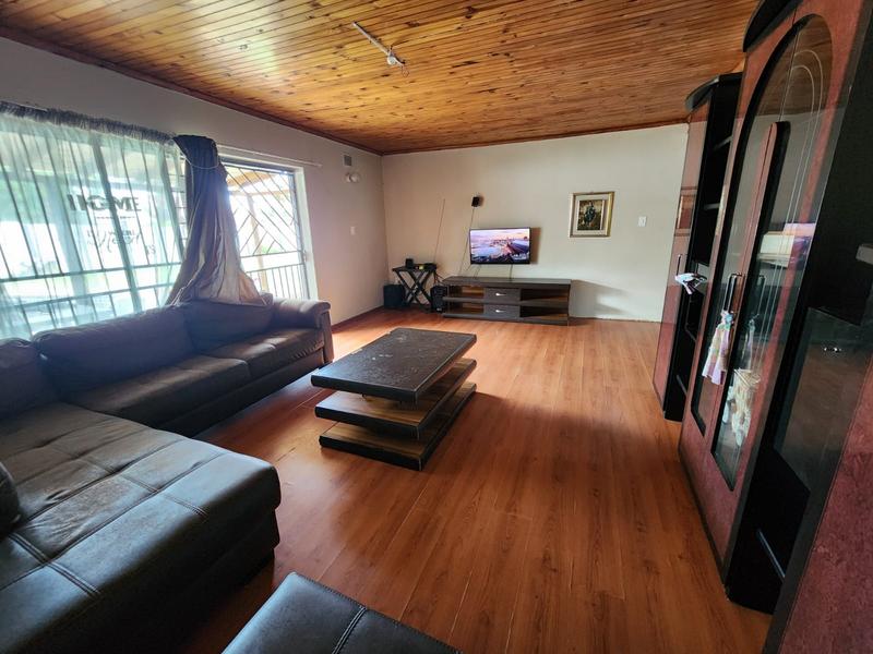 5 Bedroom Property for Sale in Bonaero Park Gauteng