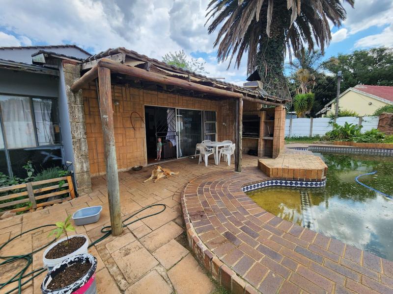 5 Bedroom Property for Sale in Bonaero Park Gauteng