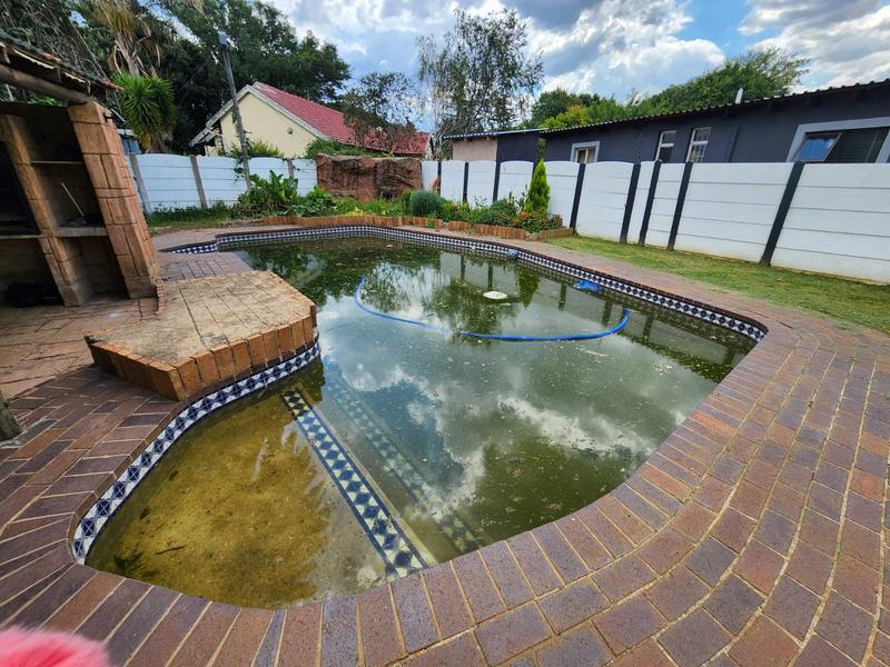 5 Bedroom Property for Sale in Bonaero Park Gauteng