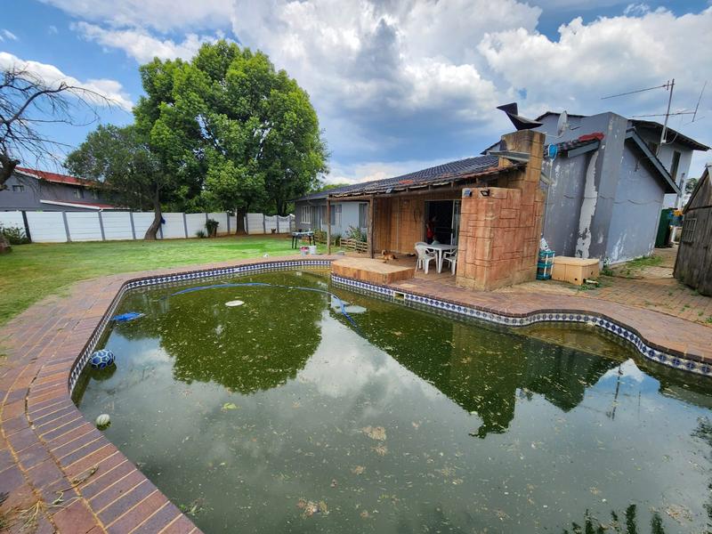 5 Bedroom Property for Sale in Bonaero Park Gauteng