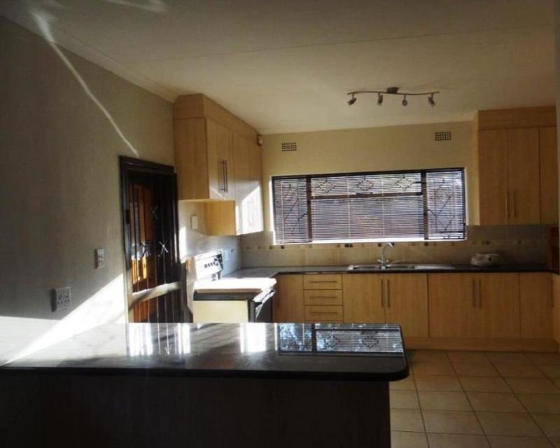To Let 4 Bedroom Property for Rent in Edenvale Gauteng