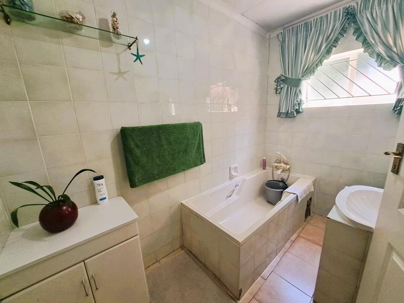 3 Bedroom Property for Sale in Heuweloord Gauteng