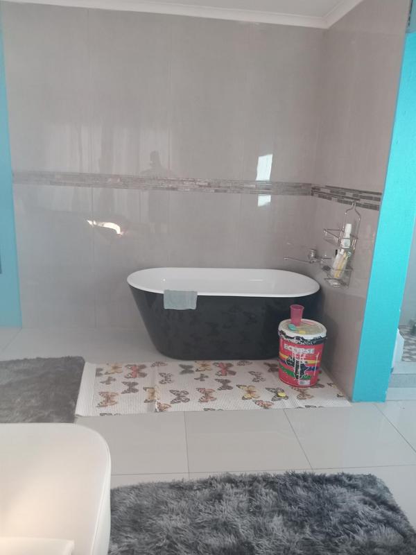 4 Bedroom Property for Sale in Olievenhoutbosch Gauteng