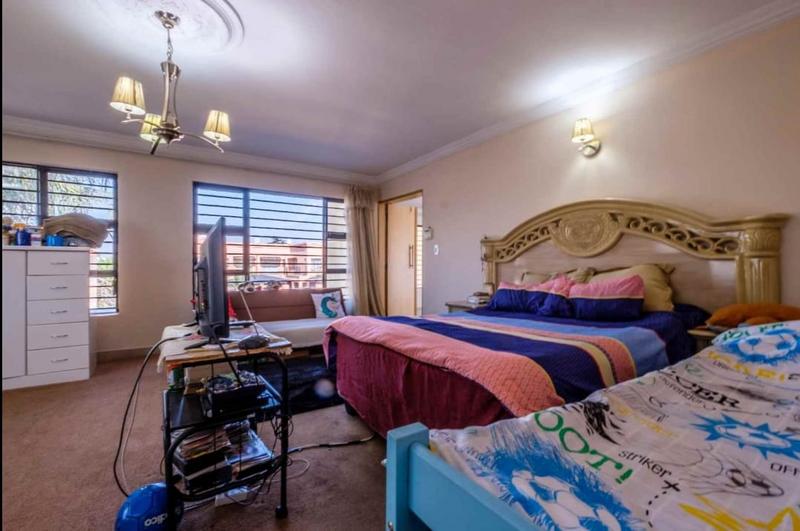 6 Bedroom Property for Sale in Lenasia South Gauteng