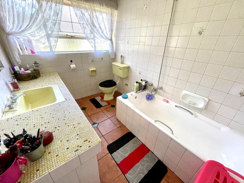 4 Bedroom Property for Sale in Noordheuwel Gauteng